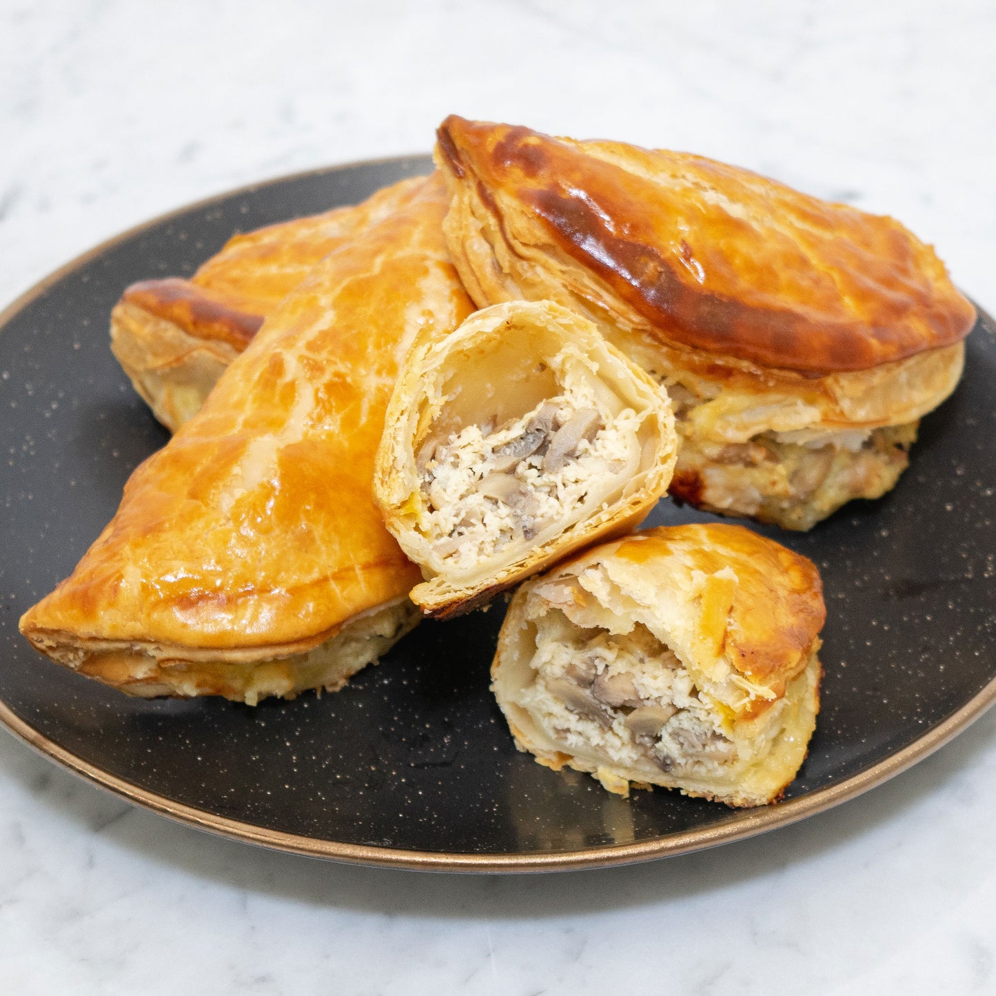 Empanadas hojaldradas de pollo x 4 unds